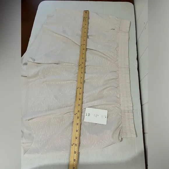 Athleta  NWT Printed Hustle 3” Short size 3X Ivory elastic waist