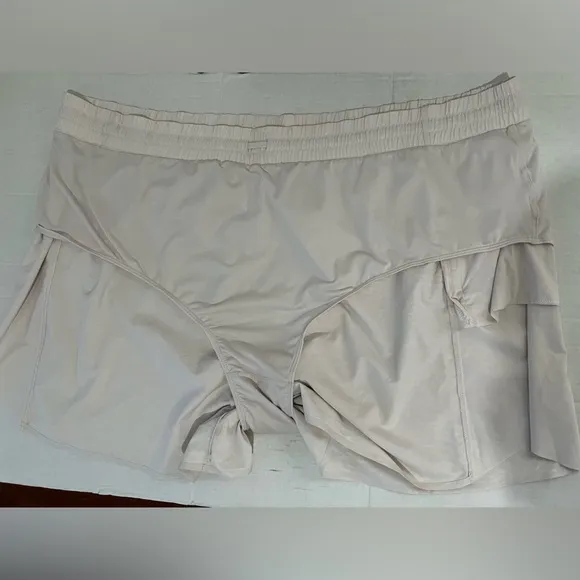 Athleta  NWT Printed Hustle 3” Short size 3X Ivory elastic waist