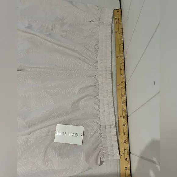 Athleta  NWT Printed Hustle 3” Short size 3X Ivory elastic waist