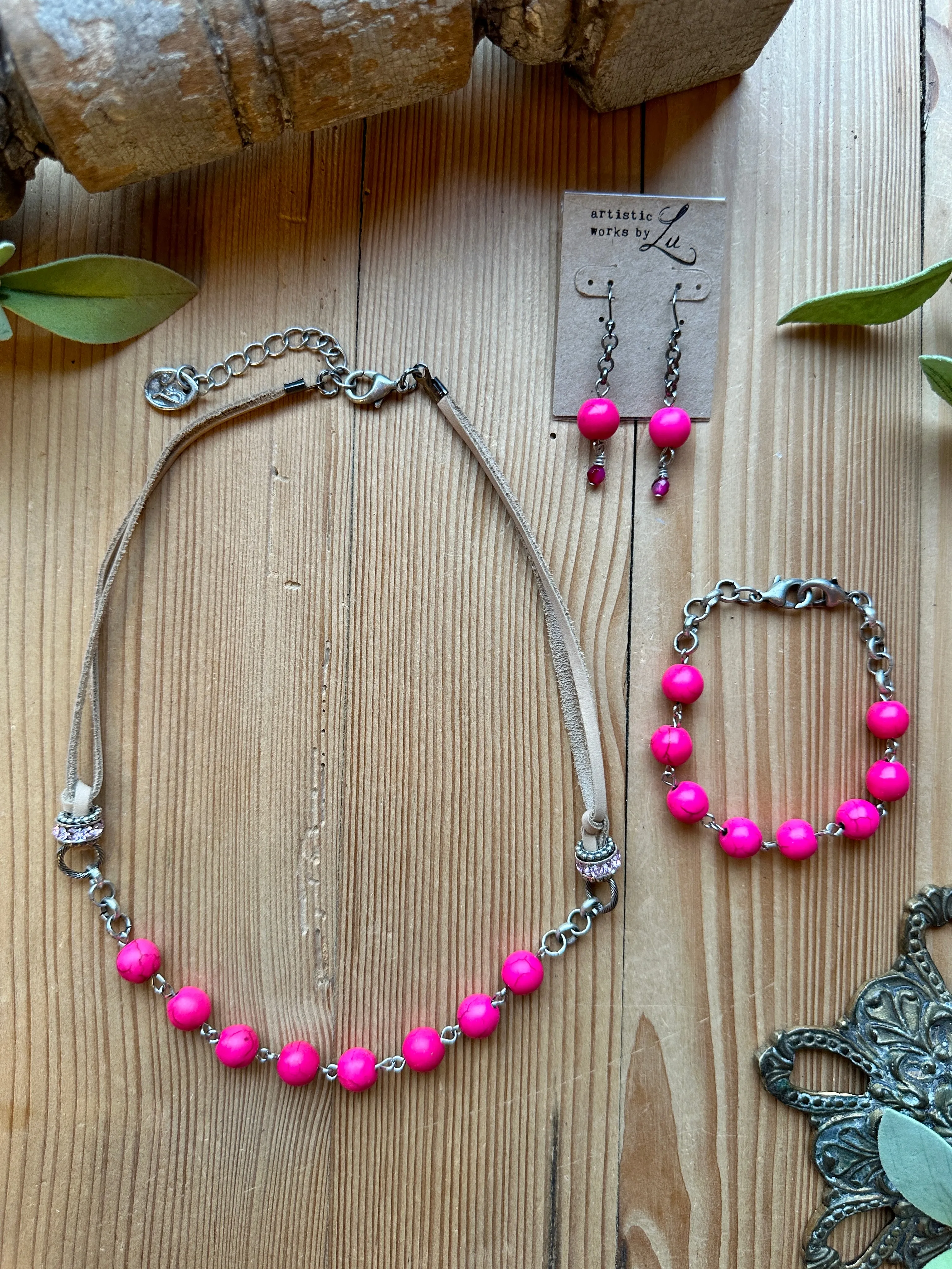 Bossy Brights Short Fuchsia Necklace