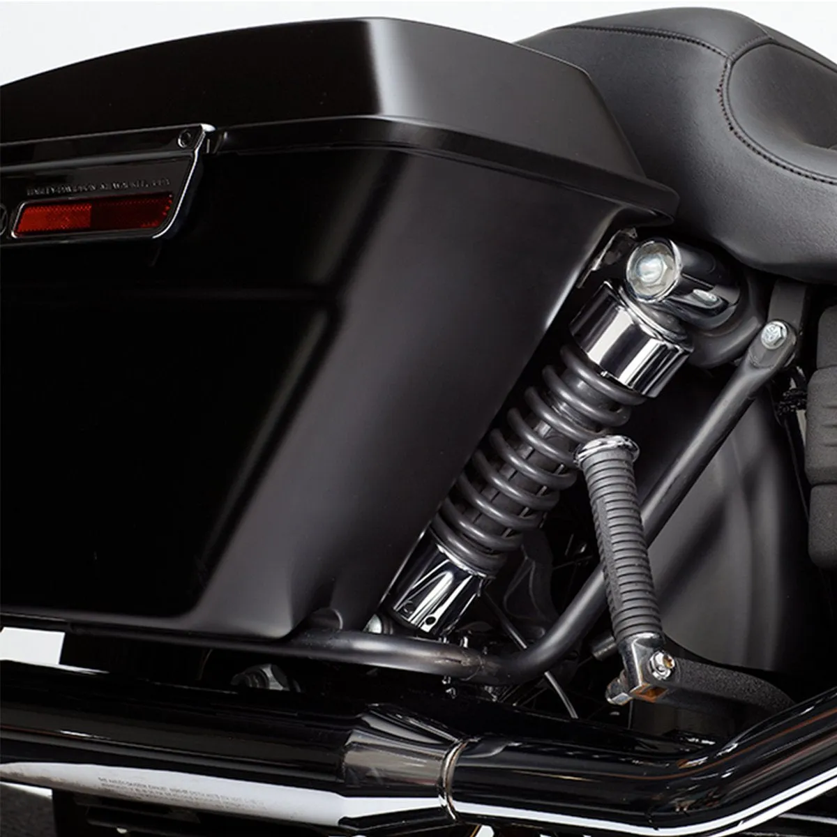 CYCLE VISIONS BAGGER TAIL BLACK. Fester til sidevesker. HD Dyna 06-17.