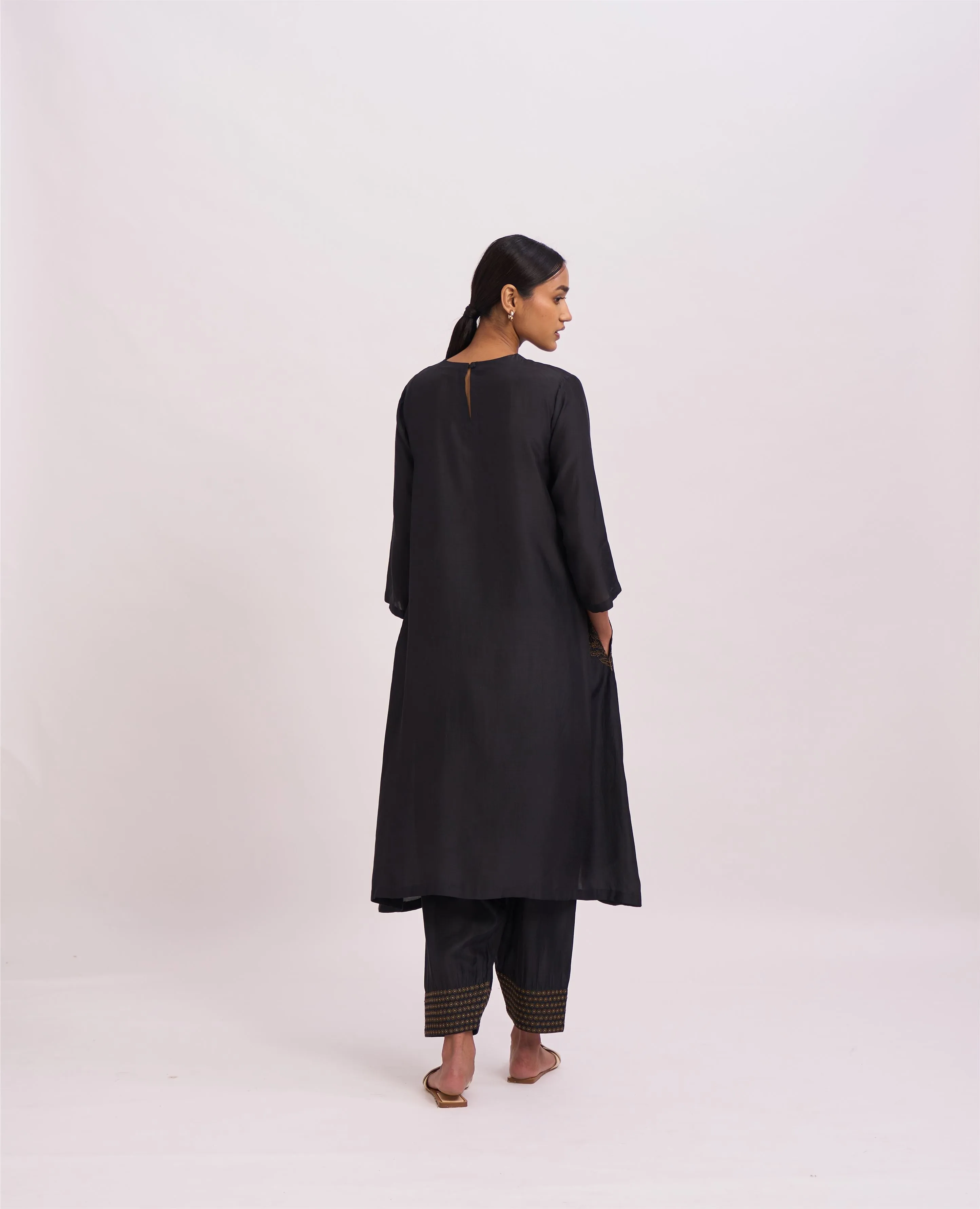 Dot   I   Pocket Style Reef Kurta Set Cotton Silk Fabric is used in Kurta set Black  SS24-PS- Black