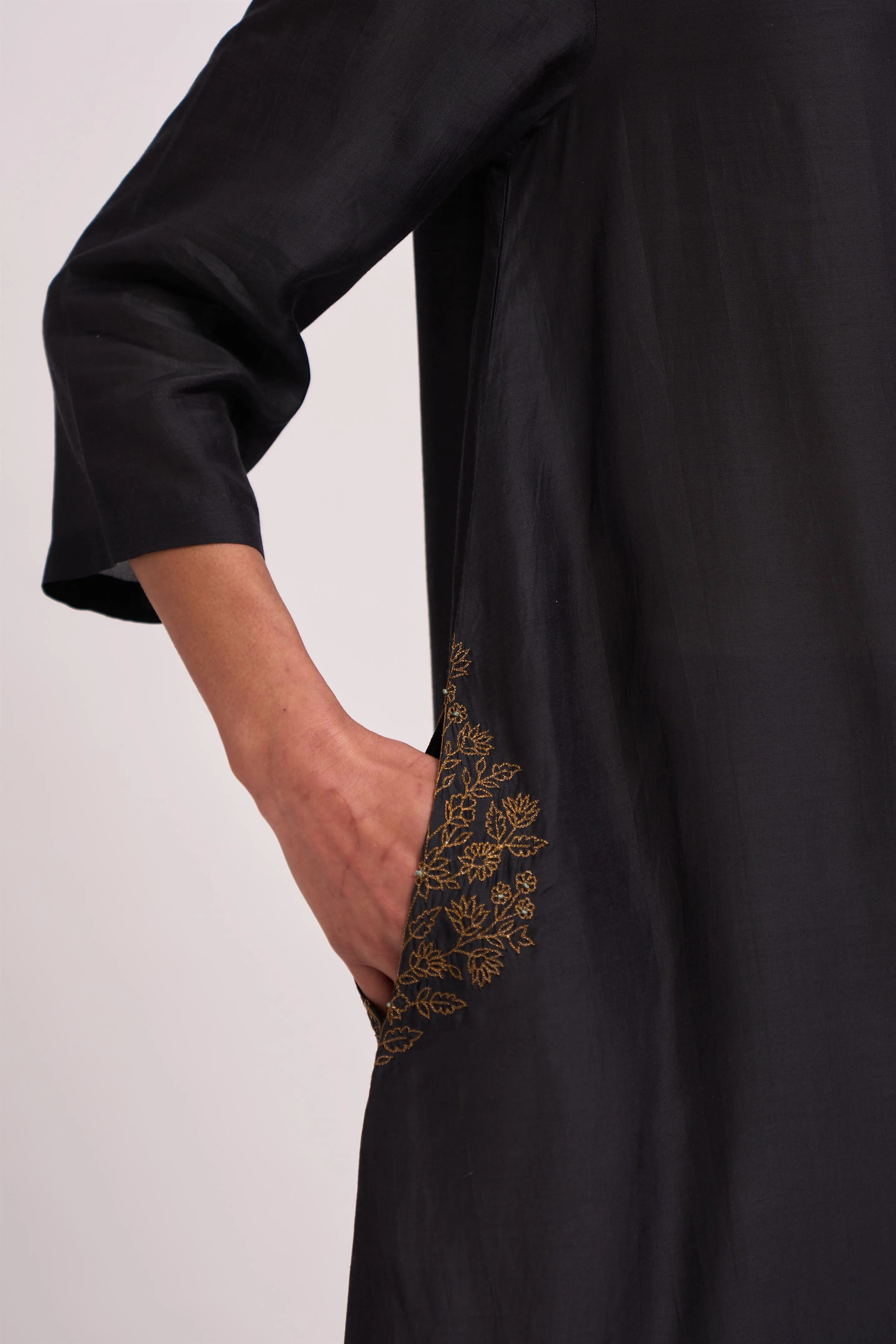 Dot   I   Pocket Style Reef Kurta Set Cotton Silk Fabric is used in Kurta set Black  SS24-PS- Black