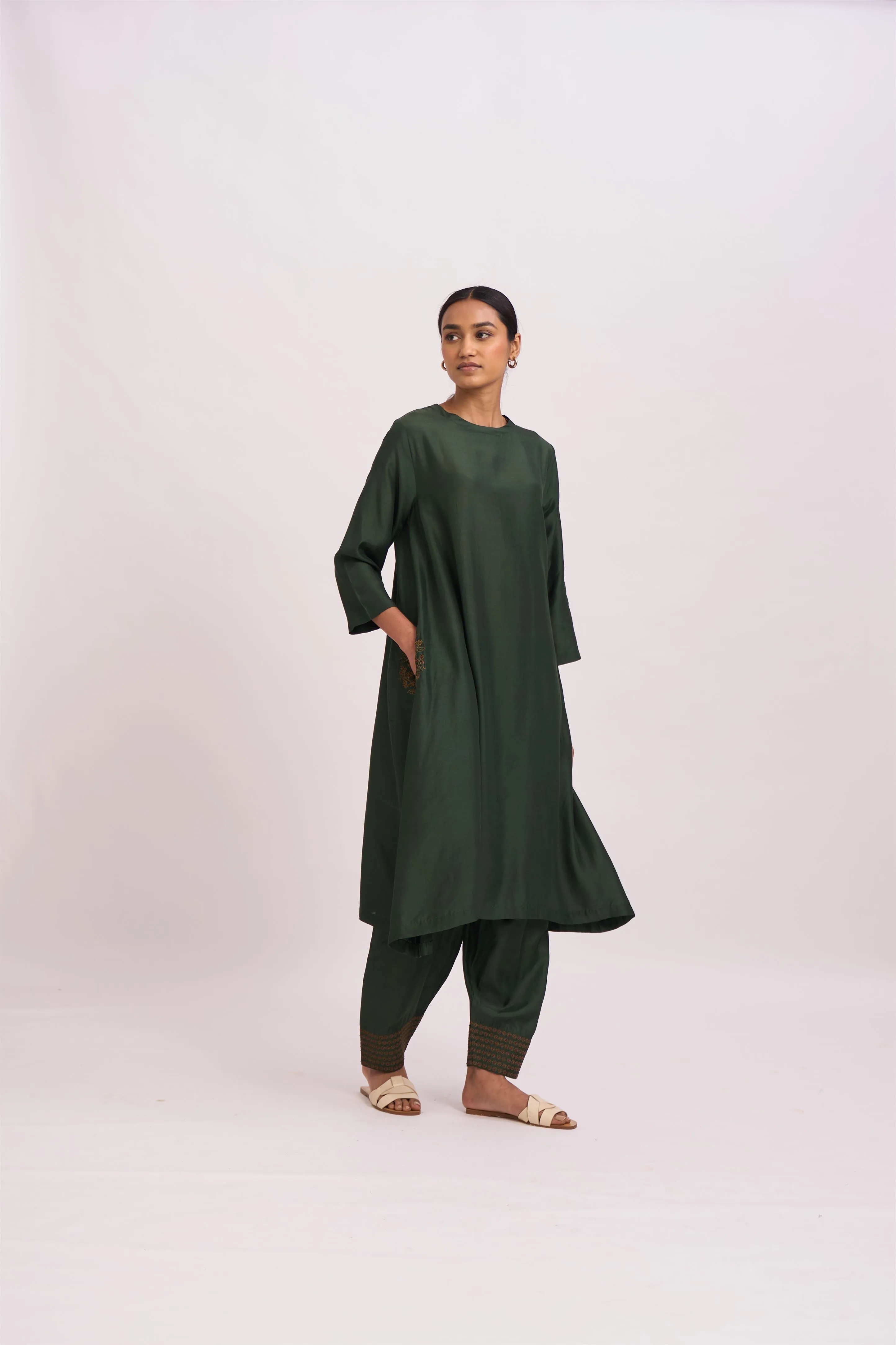 Dot   I   Pocket Style Wakrah Kurta Set Cotton Silk Fabric is used in Kurta set Deep Green  SS24-PS-DG