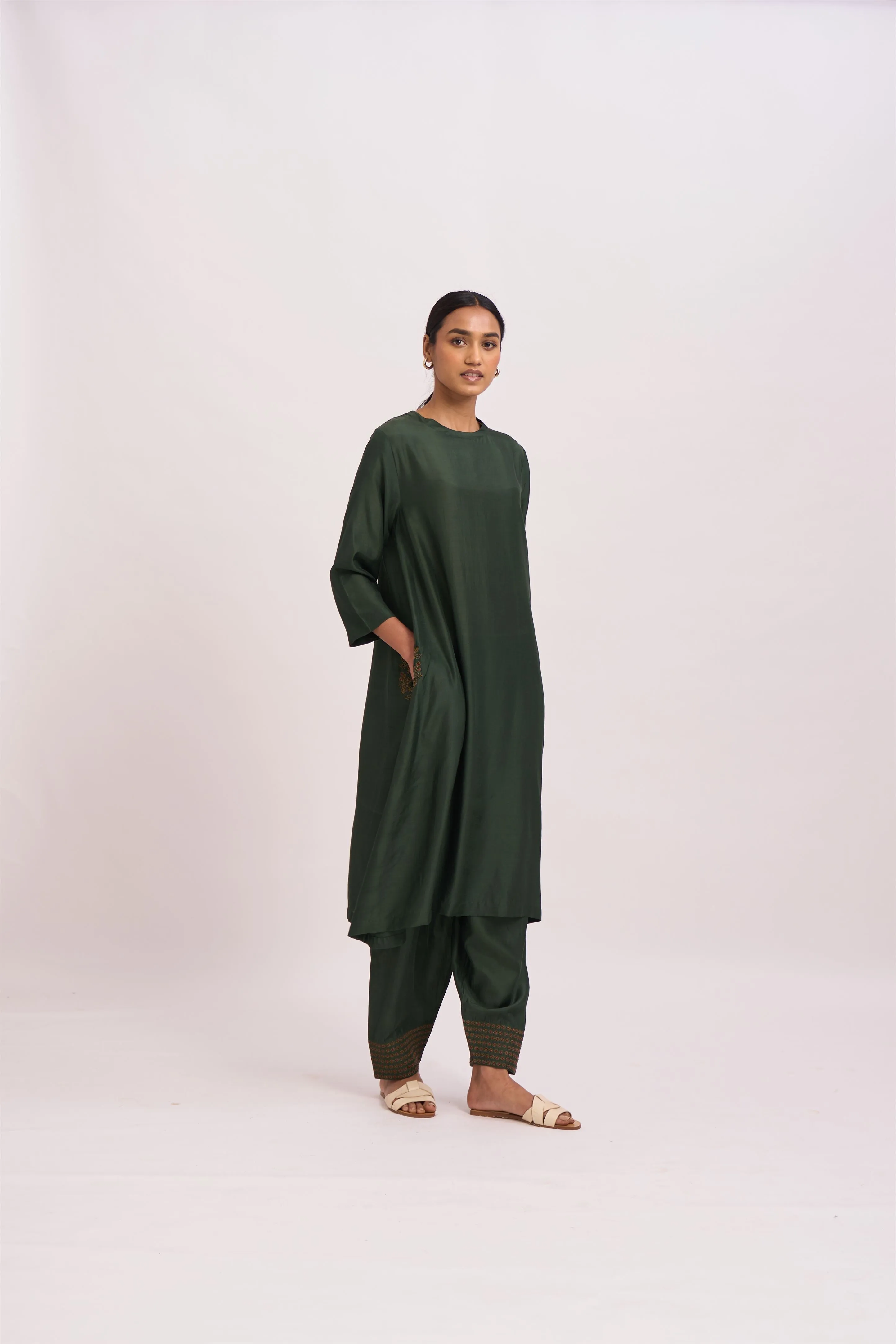 Dot   I   Pocket Style Wakrah Kurta Set Cotton Silk Fabric is used in Kurta set Deep Green  SS24-PS-DG