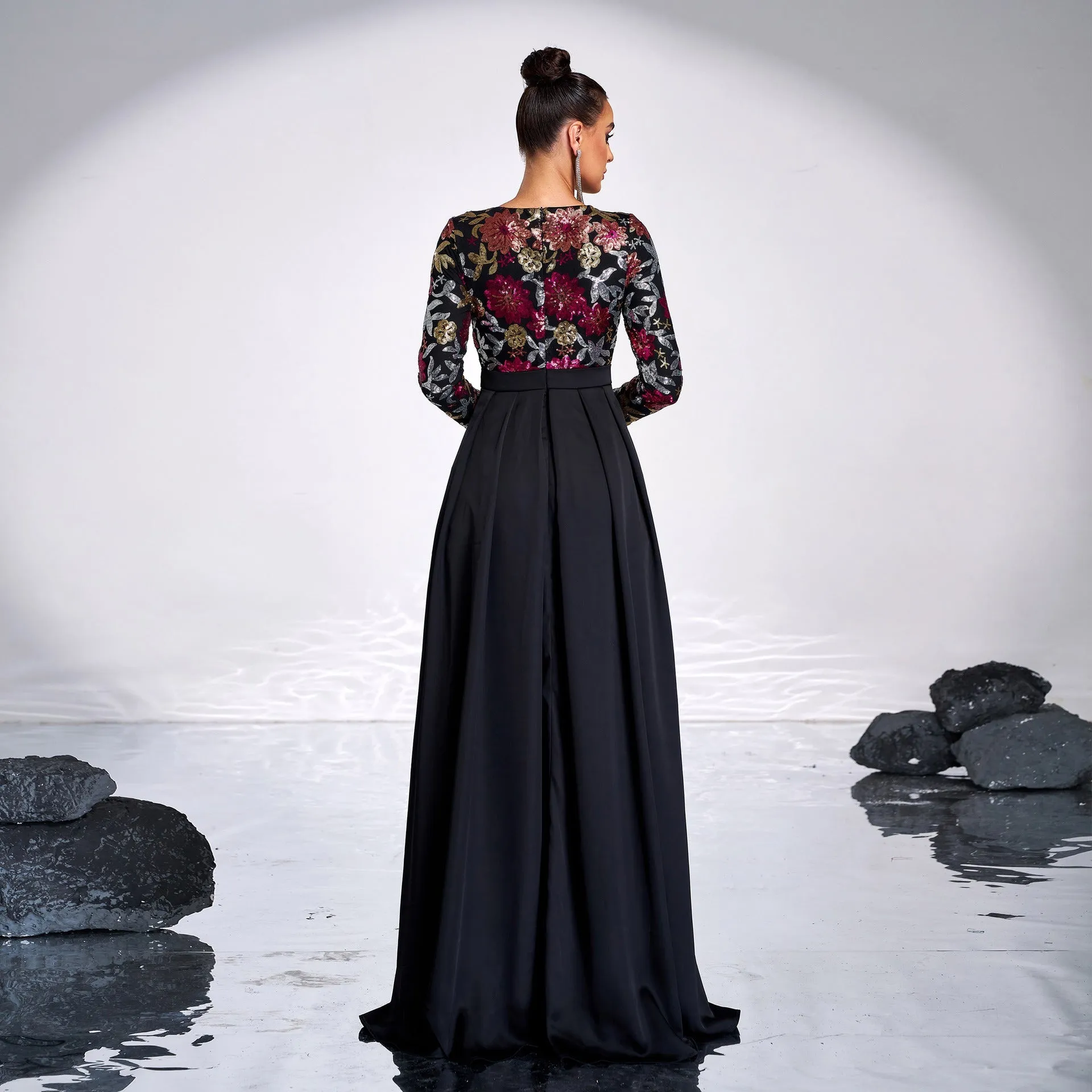 Elegant Long Sleeve Round Neck Sequin Evening Dress for Glamorous Occasions