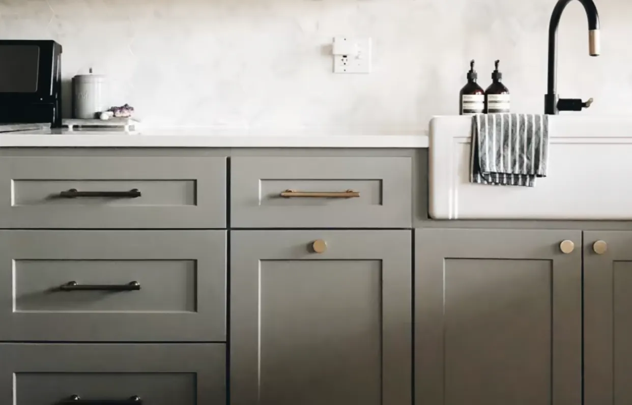 Freestone Pull Cabinet 8" C-C