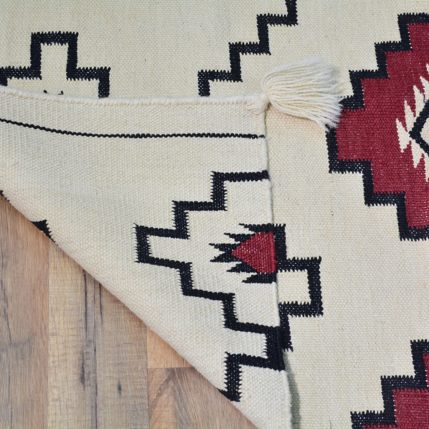 Hand-Woven Flat-Weave Contemporary Design Handmade Wool Rug (Size 2.6 X 4.0) Cwral-11046