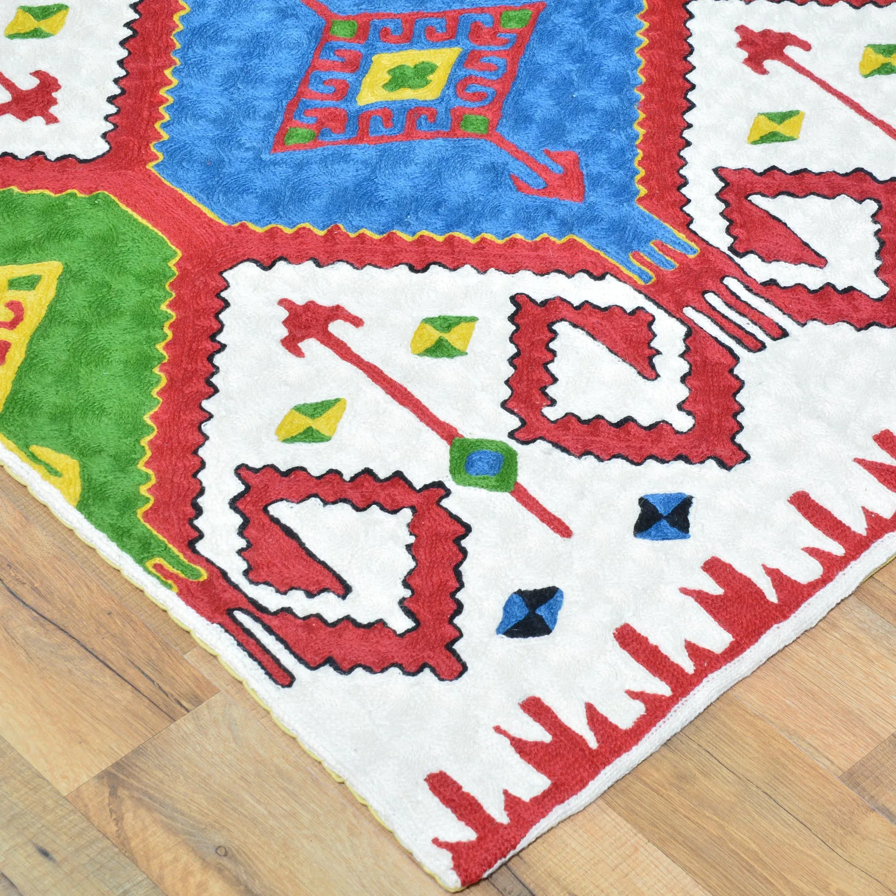 Hand-Woven Kashmiri Chain-Stitched Handmade Wool Rug (Size 2.11 X 4.11) Cwral-9288