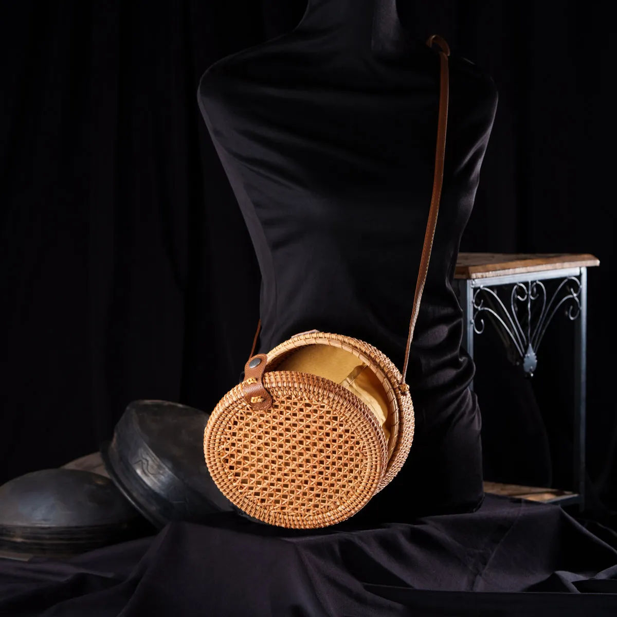 Handwoven Round Rattan Bag Women Beach Straw Woven Crossbody Bag Purse Handbag Shoulder Bag with Leather Strap