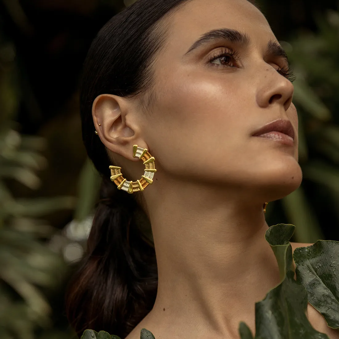 Hoop gold plated earrings in woven design