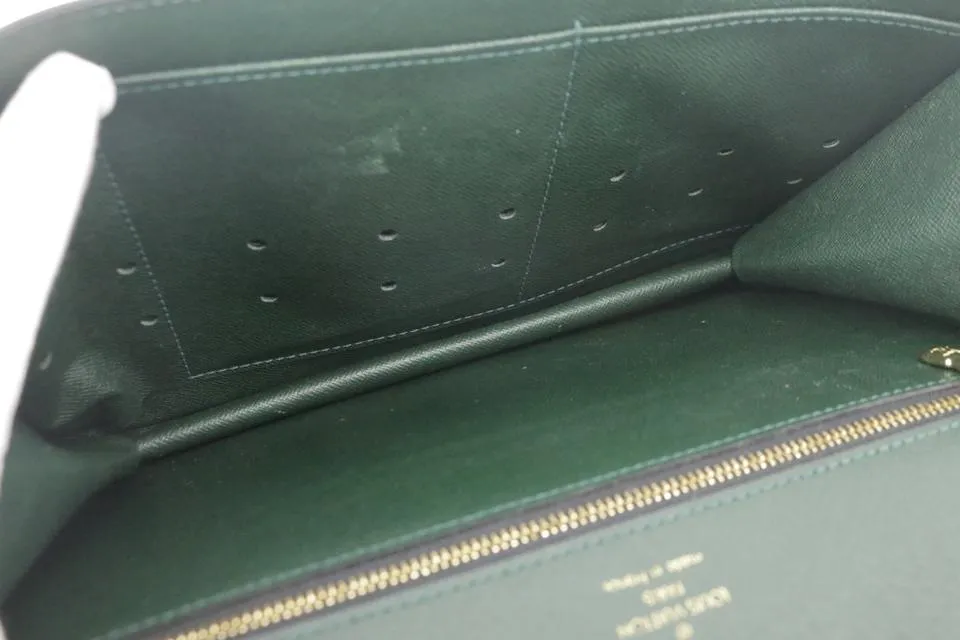 Louis Vuitton Green Taiga Pochette Belaia 8LK1129