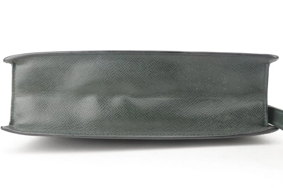 Louis Vuitton Green Taiga Pochette Belaia 8LK1129