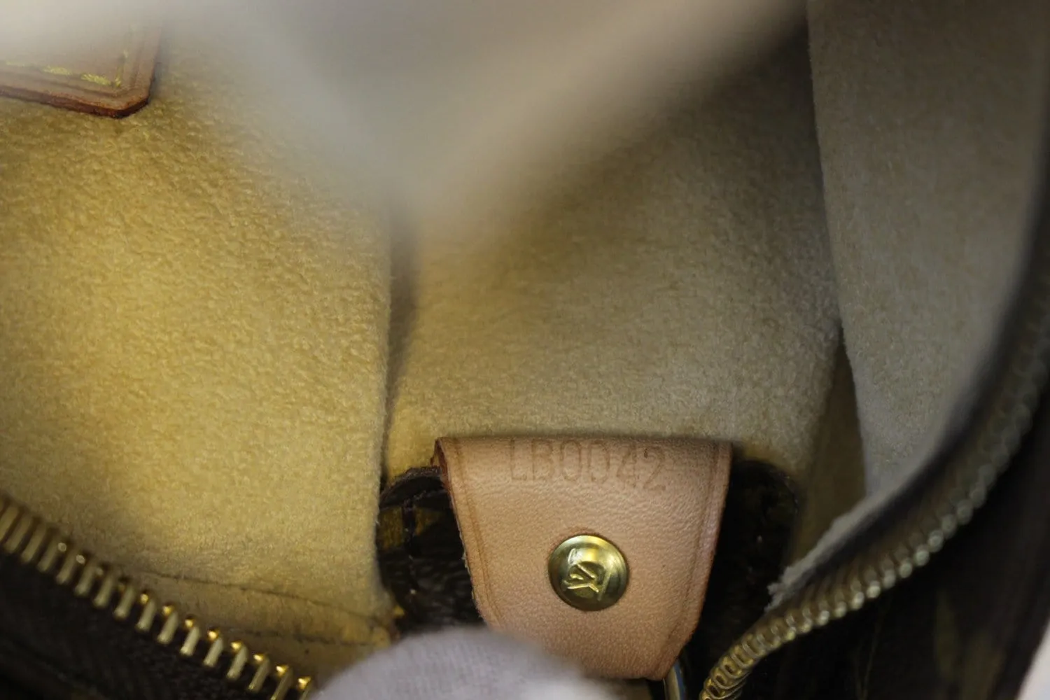 LOUIS VUITTON Monogram Canvas Looping GM Bag