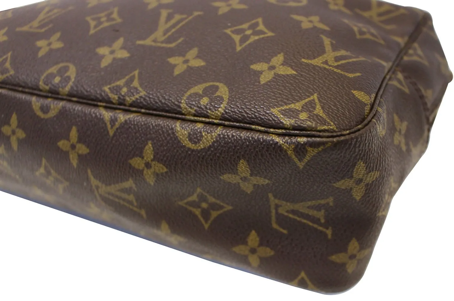 LOUIS VUITTON Monogram Canvas Trousse Toilette 28 Clutch