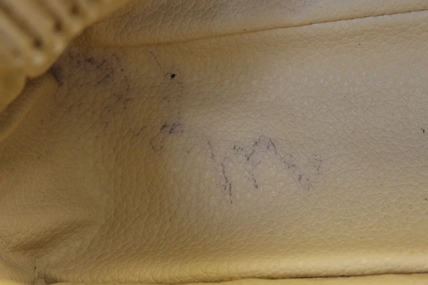 LOUIS VUITTON Monogram Canvas Trousse Toilette 28 Clutch