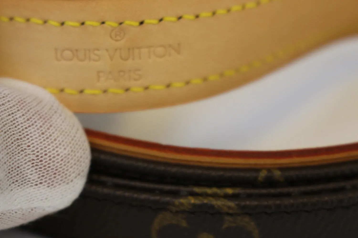 LOUIS VUITTON Monogram Dog Leash Baxter MM