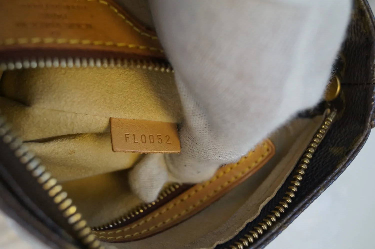 LOUIS VUITTON Monogram Looping MM Brown Shoulder Bag