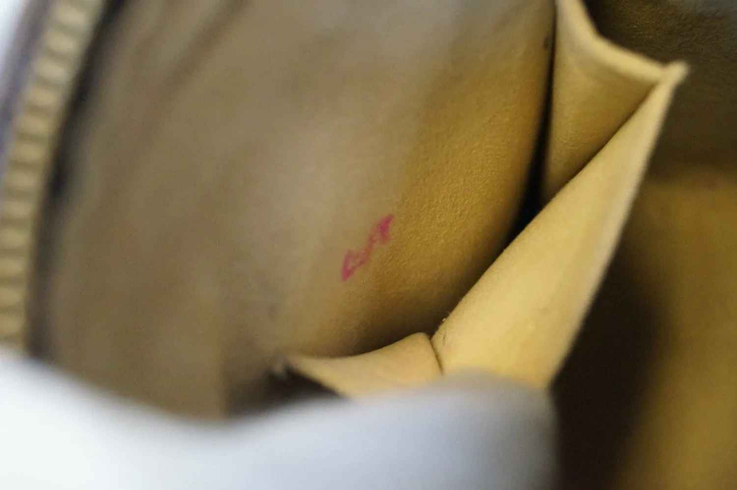 LOUIS VUITTON Monogram Looping MM Brown Shoulder Bag