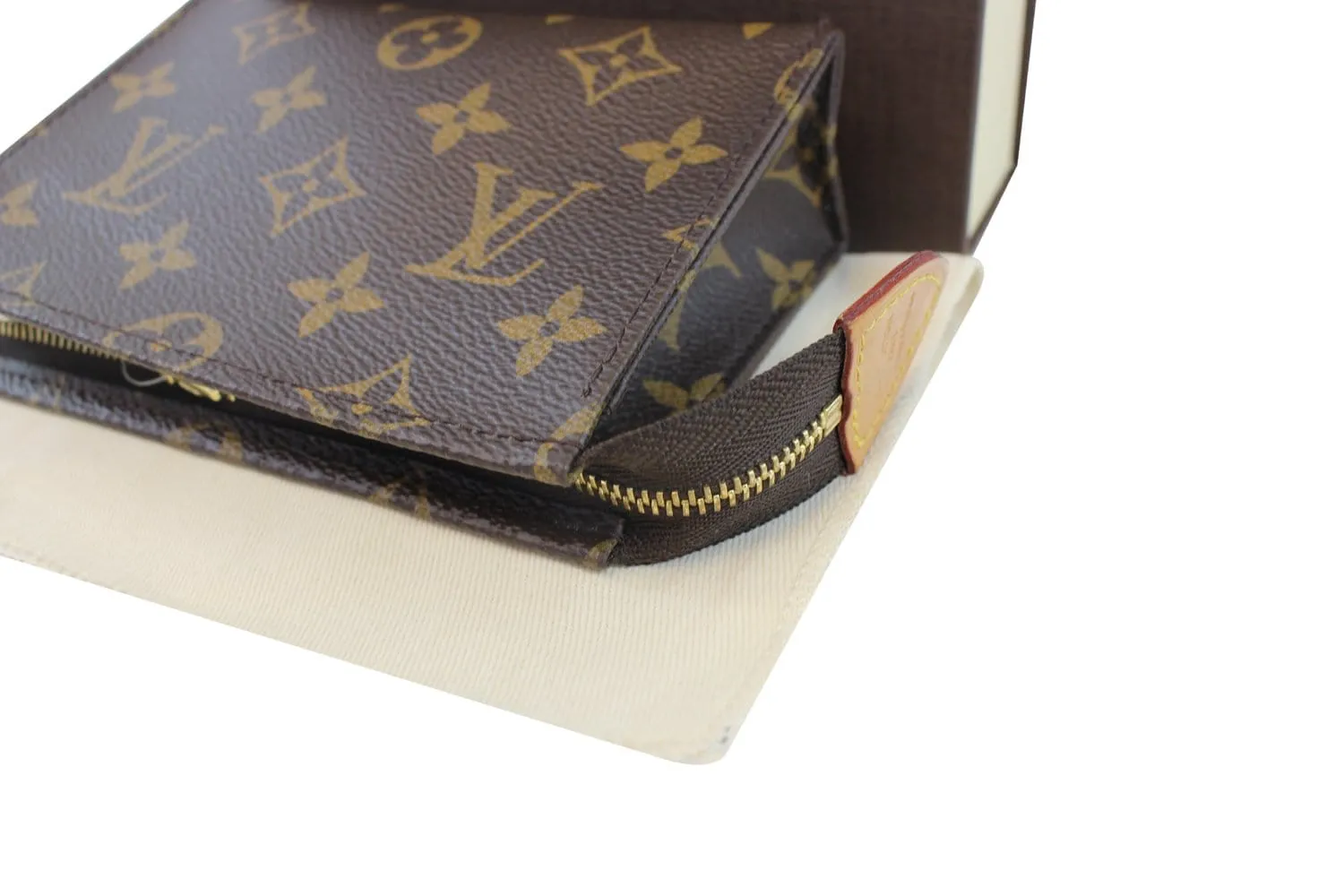 LOUIS VUITTON Monogram Poche Toilette 15 Cosmetic Case