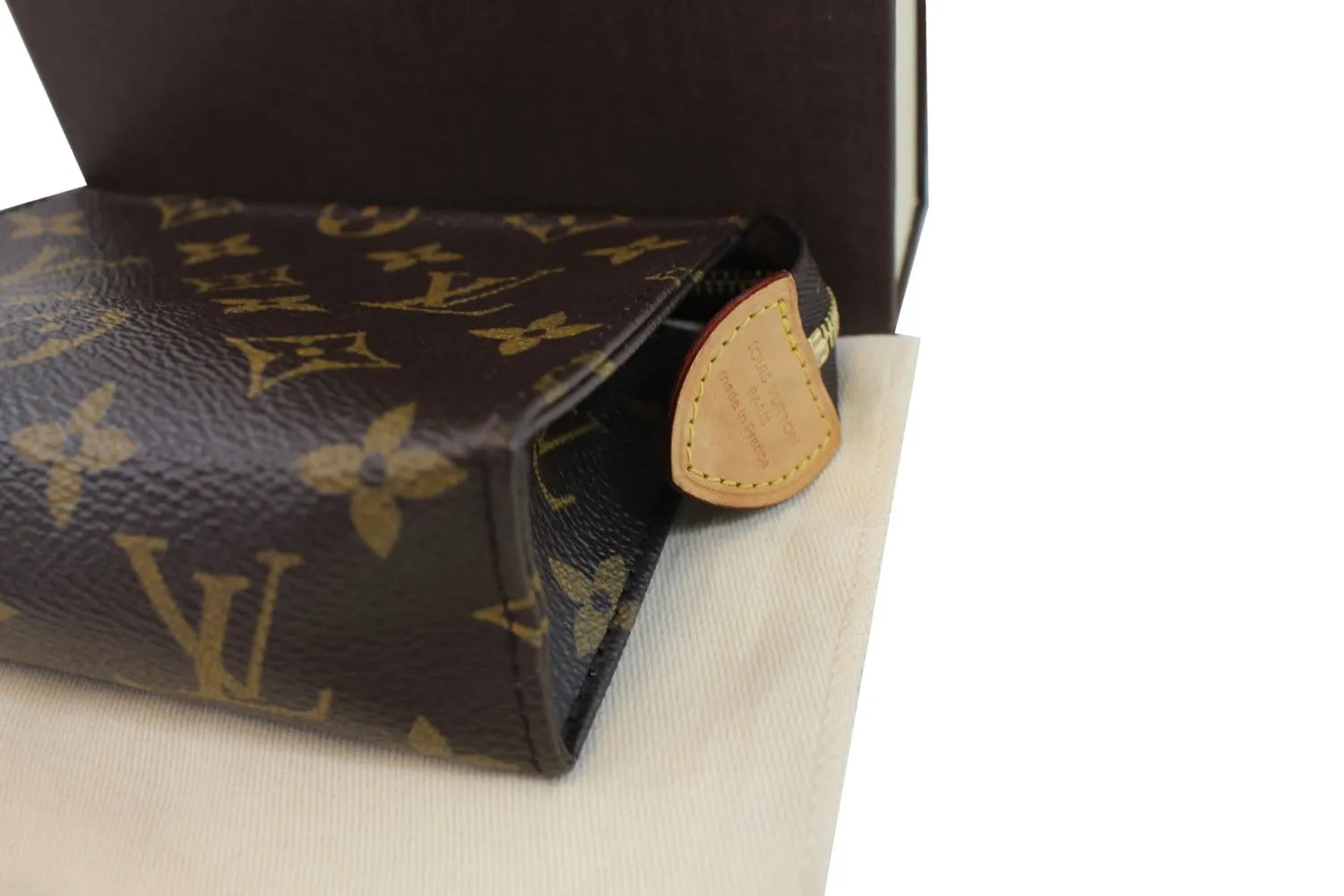 LOUIS VUITTON Monogram Poche Toilette 15 Cosmetic Case