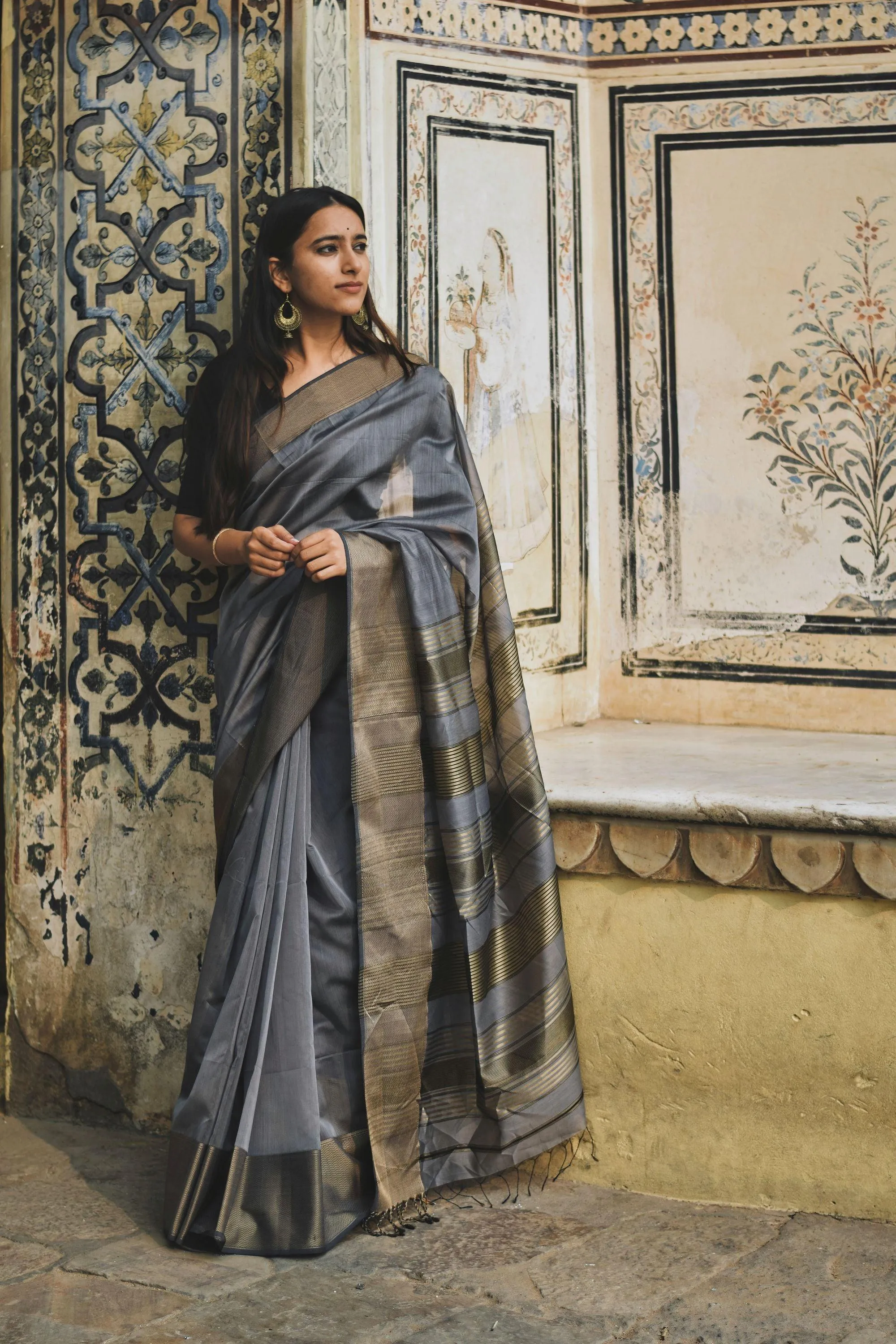 Maheswari Handloom saree - Seher - Grey zari