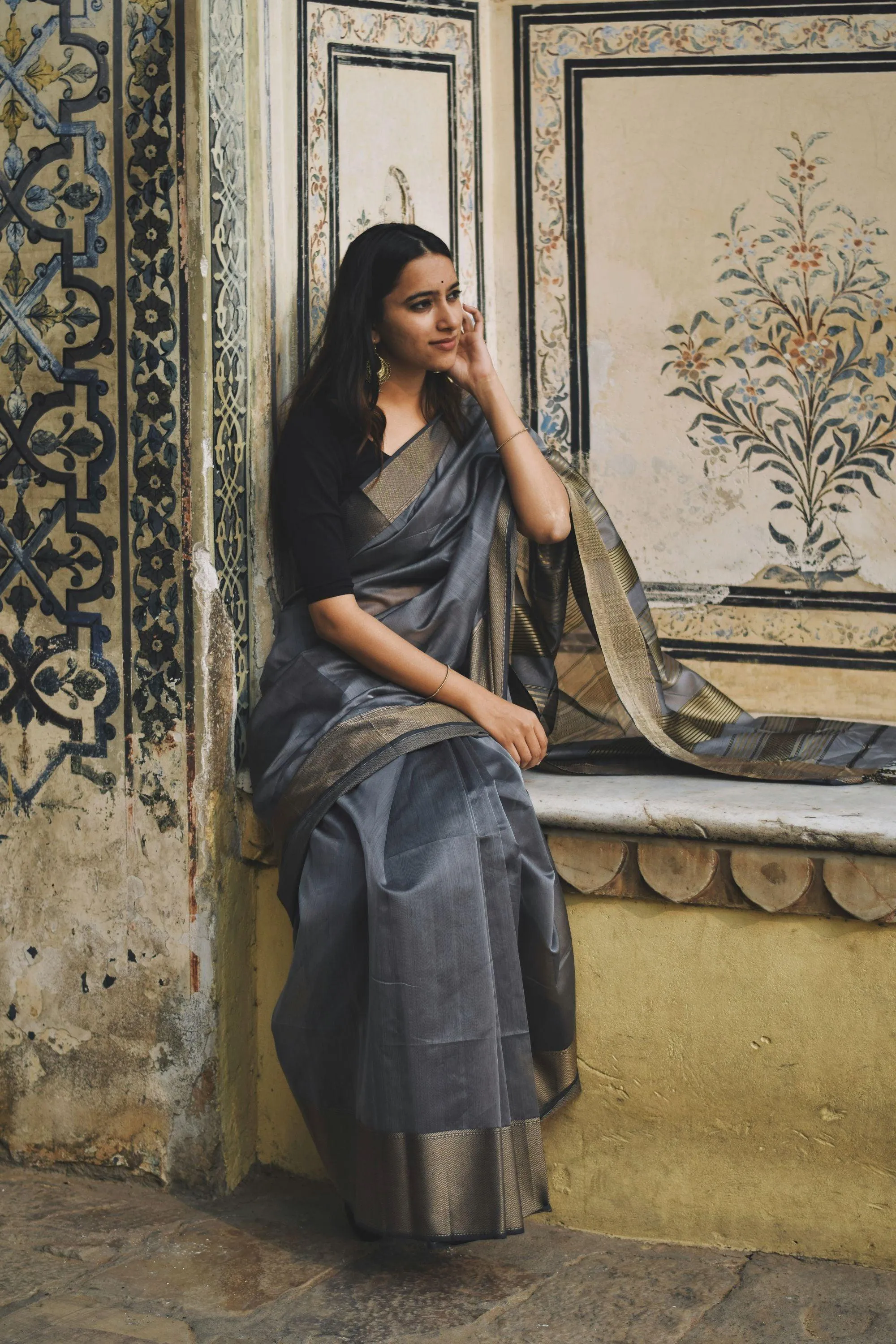 Maheswari Handloom saree - Seher - Grey zari