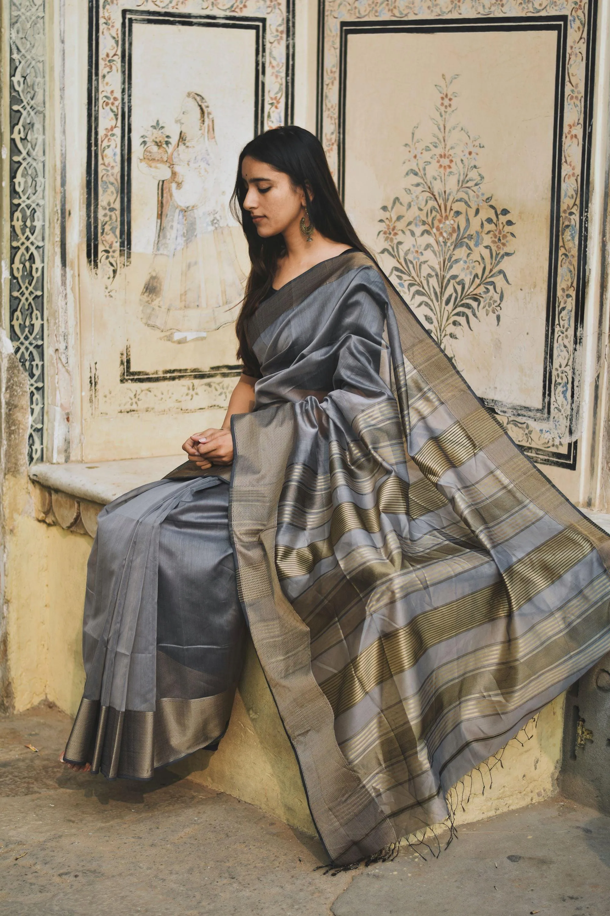 Maheswari Handloom saree - Seher - Grey zari