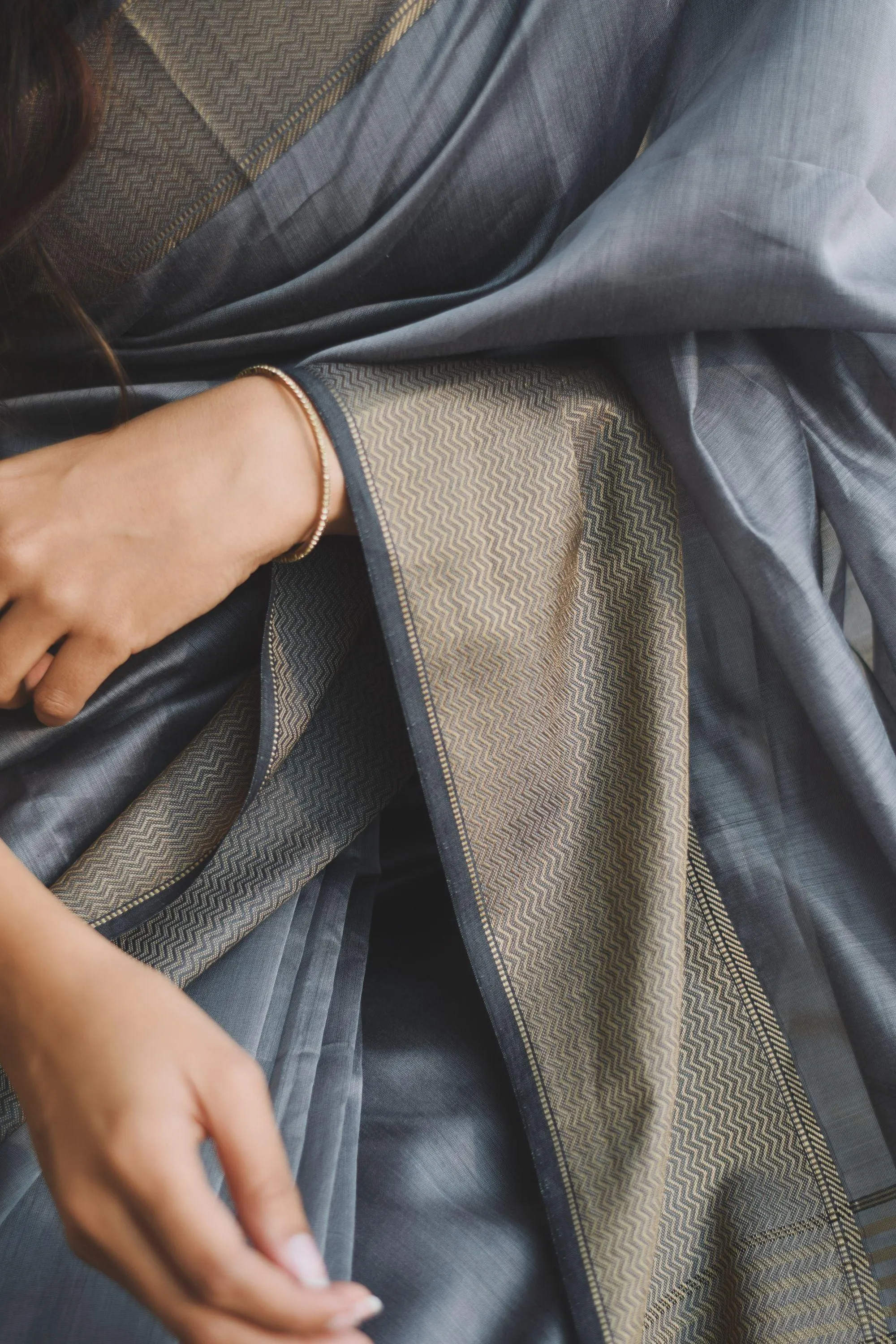 Maheswari Handloom saree - Seher - Grey zari