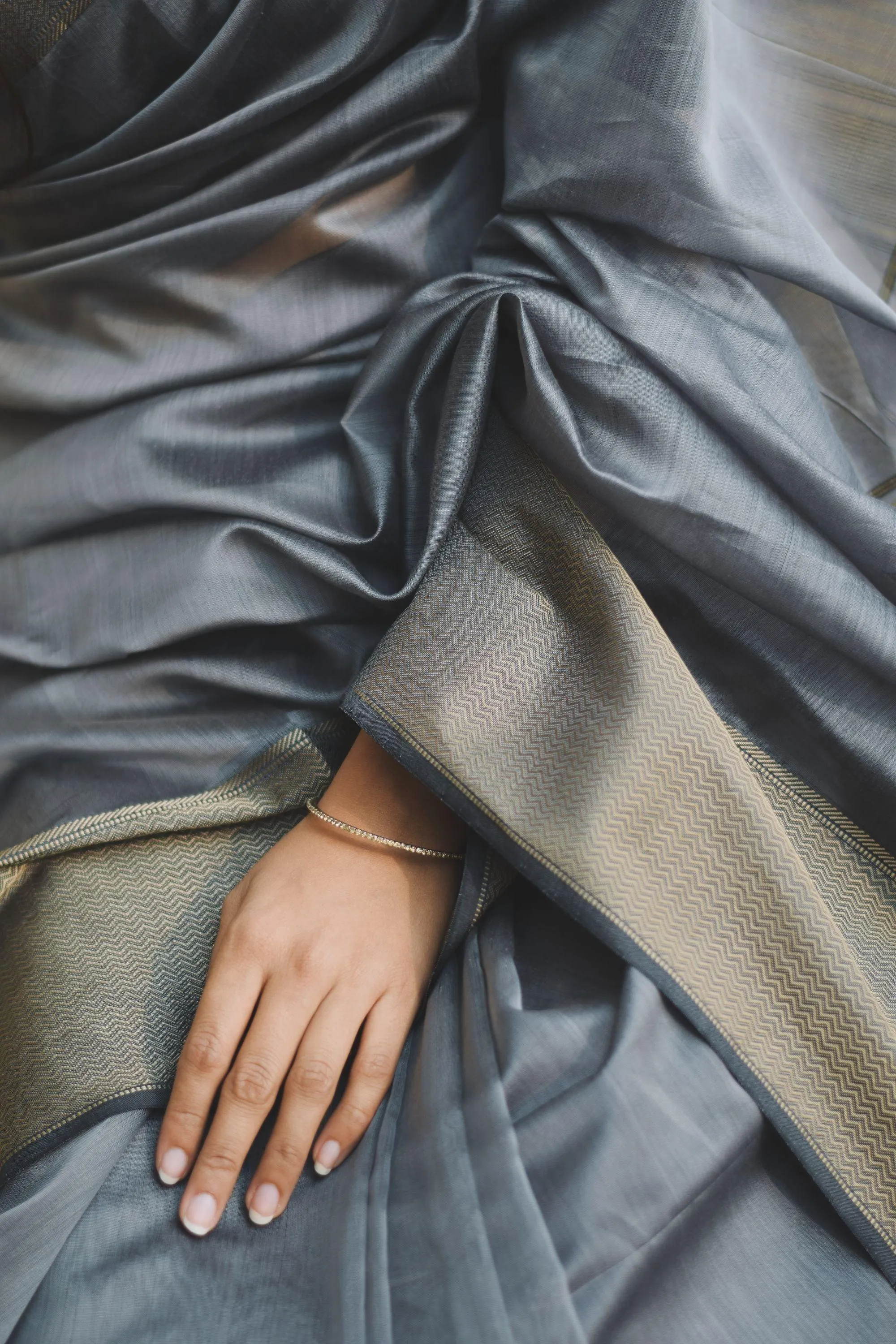 Maheswari Handloom saree - Seher - Grey zari