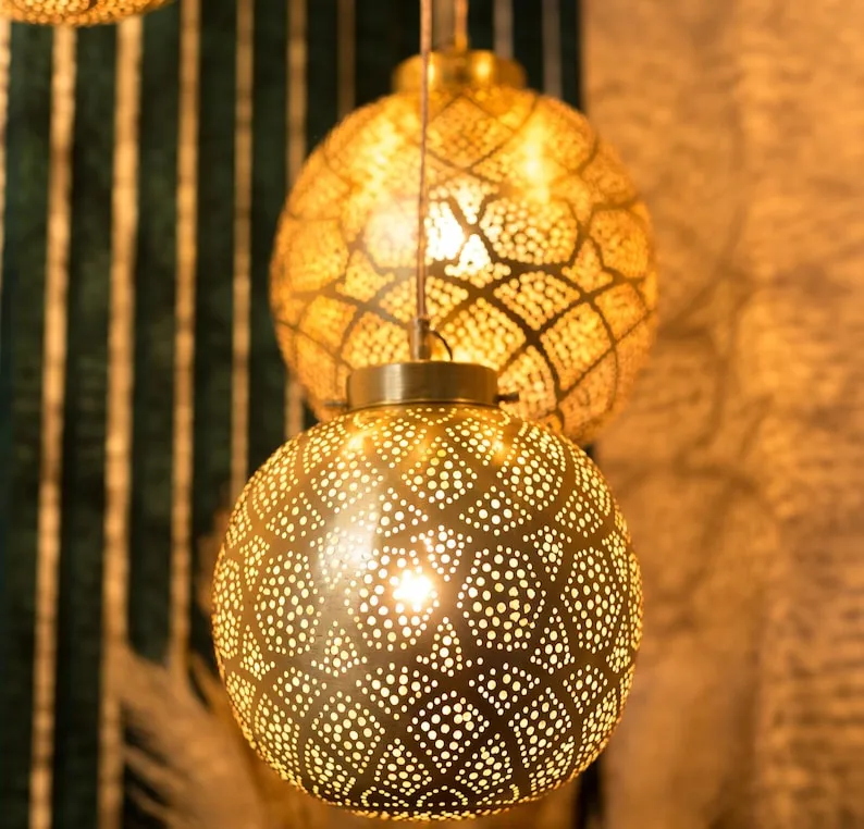Modern Lotus Leaf Pendant Lamp - Elegant Brass Suspension Light