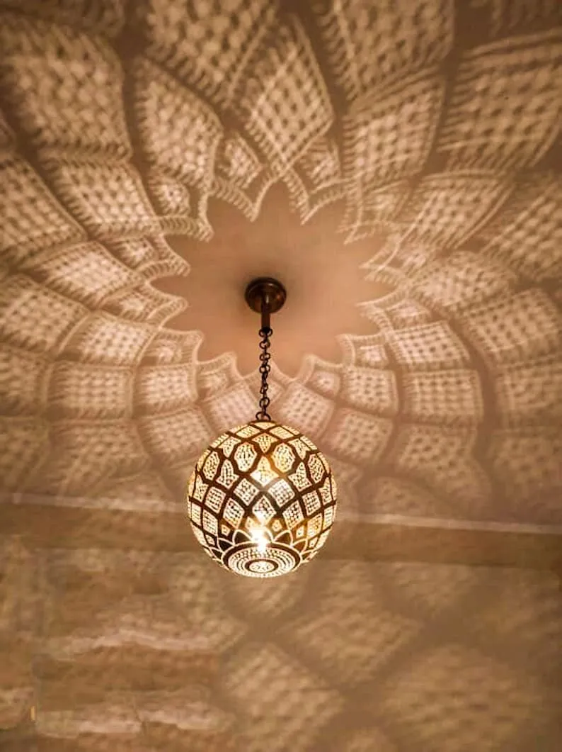 Modern Lotus Leaf Pendant Lamp - Elegant Brass Suspension Light