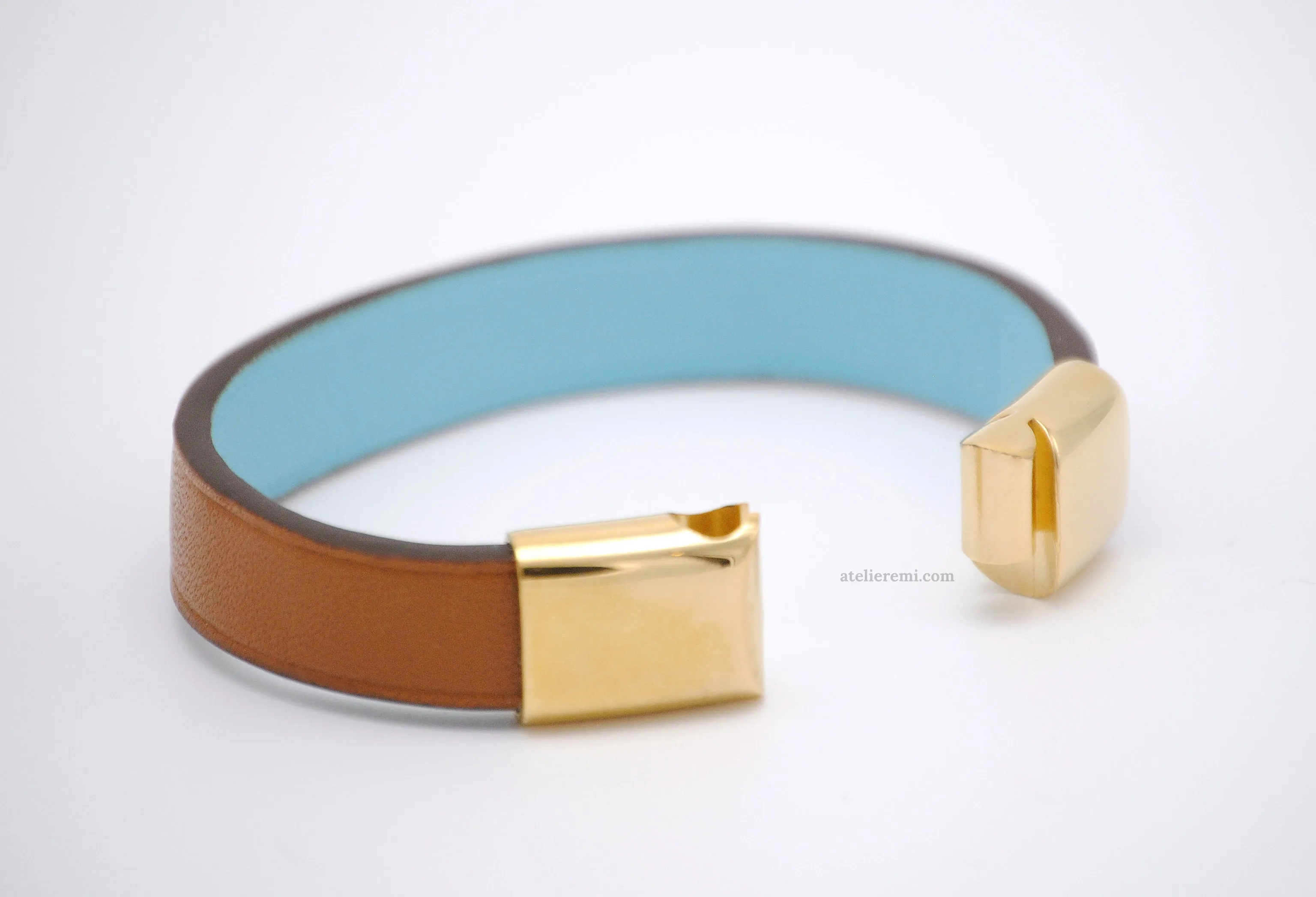 No. B03G | Minimalist Bracelet (Goatskin Lined Interior)