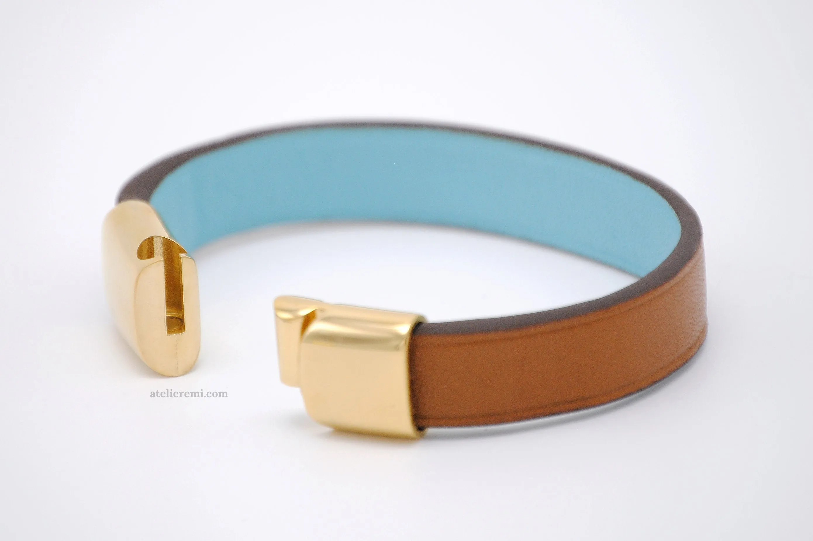 No. B03G | Minimalist Bracelet (Goatskin Lined Interior)