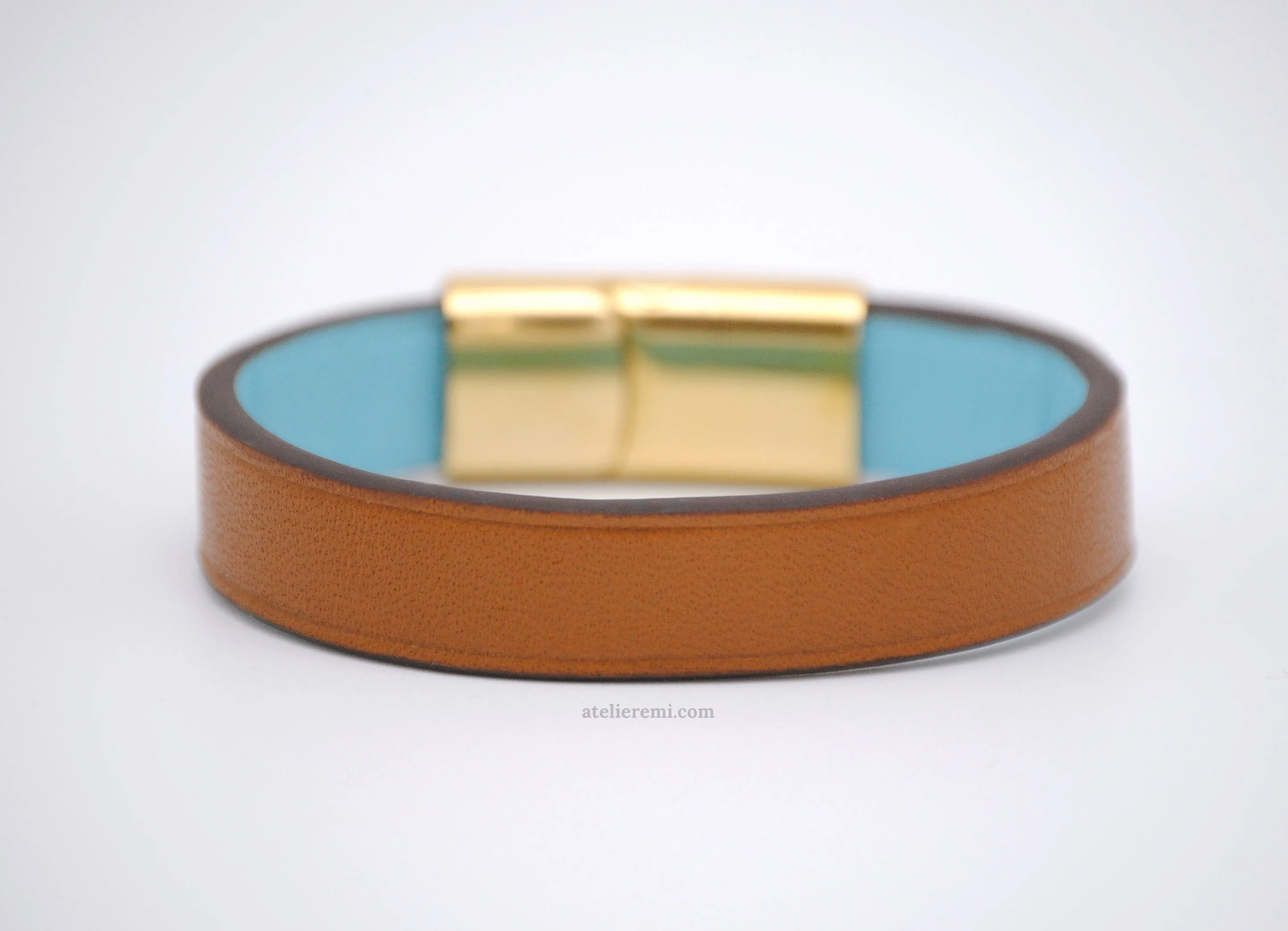 No. B03G | Minimalist Bracelet (Goatskin Lined Interior)
