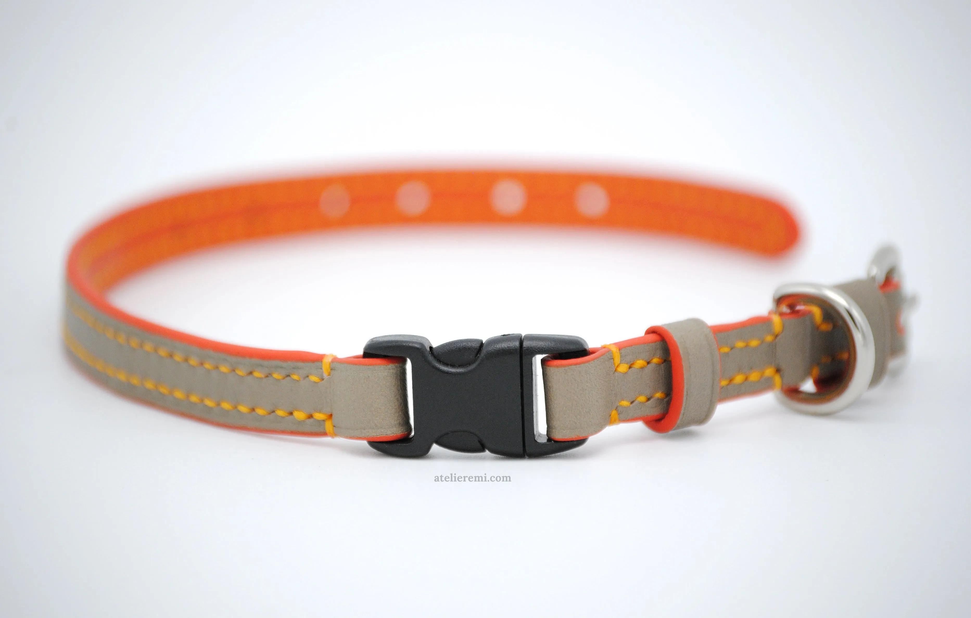 No. P02G | 10MM Cat Collar (Goatskin Lined Interior)